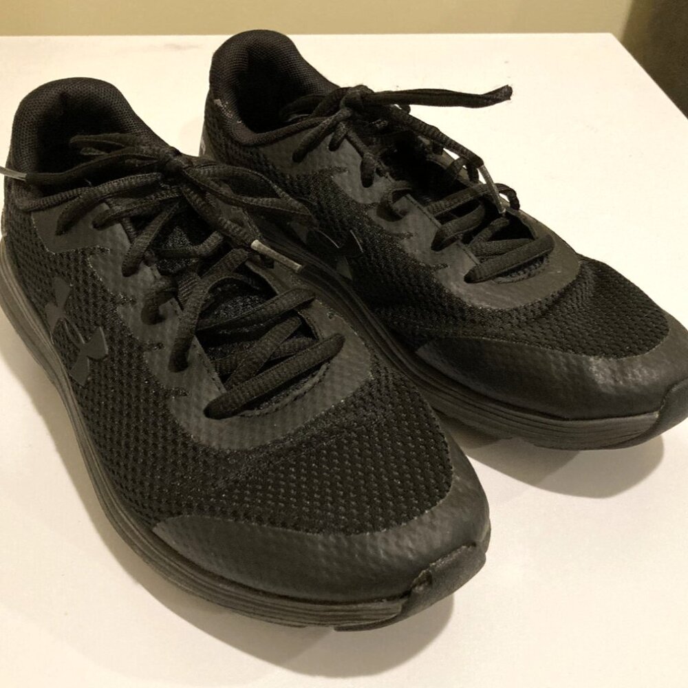 🚌 Back to School - Under Armour Boys Surge 2 - Black Running Shoes - 7Y